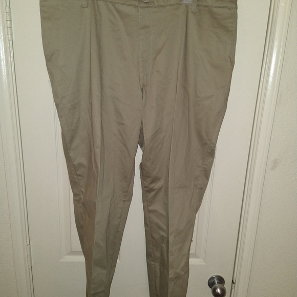 NWT Wrangler Riata Flat Front Relaxed Fit Chino Pants Men's sz 42X30. - Picture 1 of 9